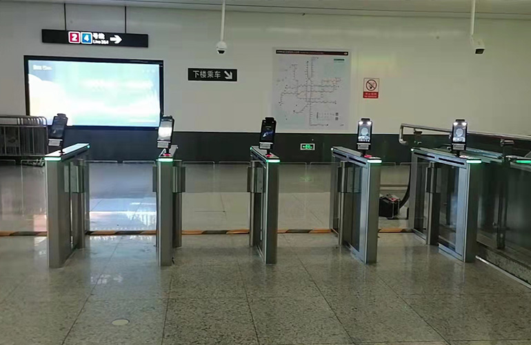 Suzhou railway station temperature measurement real name system quick pass door